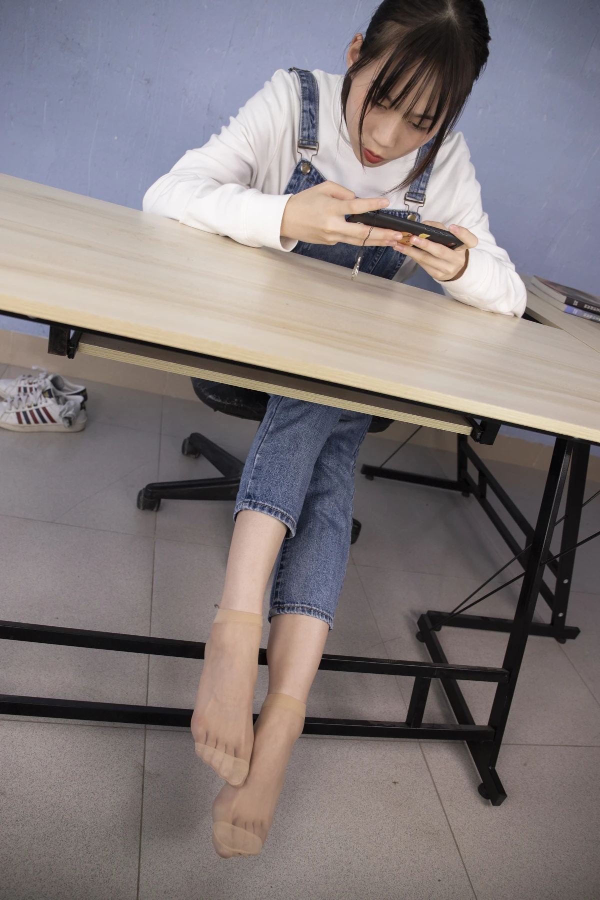 [Mzsock] NO.033 Beauty Xiaoyun shows off her beautiful feet in the office, her big feet are so beautiful Southern football skills#[107P]-97