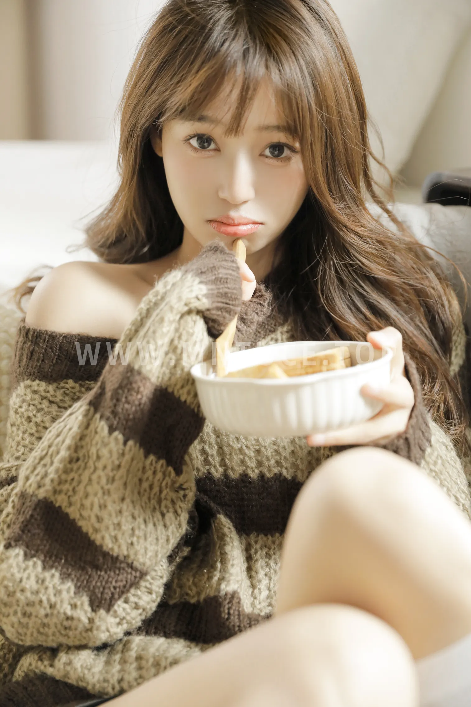 [YITUYU] 2022.12.05 Vol.2606 – Coffee-colored autumn Zheng Xiangxiang#[22P]-17